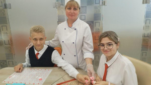 Липецкие школьники попробовали себя в профессиях повара и кондитера