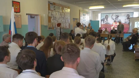 В Задонском округе для школьников провели урок, посвященный почётному сотруднику контрразведки Липецкой области