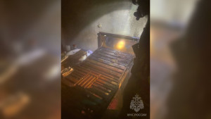 Пожарные спасли человека из горящей многоэтажки в Ельце