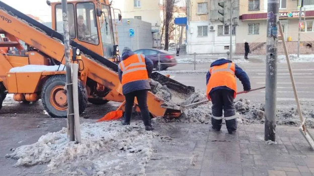 112 единиц спецтехники убирают Липецк после новогодних снегопадов
