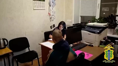 В Липецке подросток сломал ограждение в подъезде многоэтажки и избил сверстника