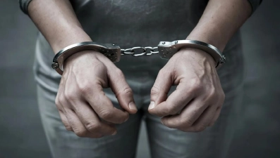  В Липецкой области родственница украла золотые серьги у соседки по дому