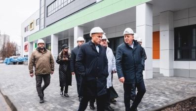 Губернатор Игорь Артамонов посетил строящийся хирургический корпус детской больницы