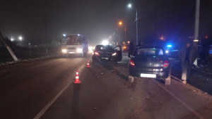 Три человека пострадали в двойном столкновении автомобилей под Грязями