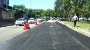 Движение на улице Водопьянова временно затруднено из-за укладки асфальта