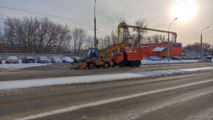 В Липецке дорожники вышли устранять последствия снегопада