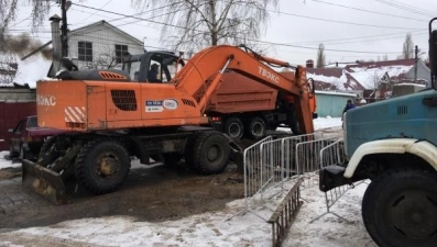 На улице Пионерская начали ремонтировать водопровод 