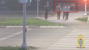 Пешеход в Липецке кинул стеклянную бутылку в проезжающий мимо автомобиль