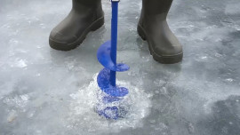 Рыбак провалился под лед у села Романово