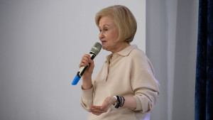 Дарья Донцова пообщалась с елецкими школьниками