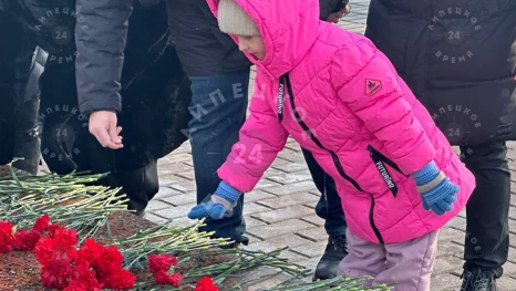 В Липецке почтили память-воинов интернационалистов