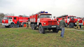 Горящий сарай чуть не уничтожил жилой дом