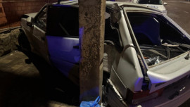 ВАЗ врезался в столб в Ельце: пострадал водитель