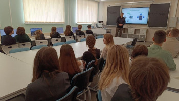 Школьники из Грязей создали собственных ИИ-агентов на «Уроке цифры»