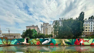 Граффити с птицами украсит отмостки Комсомольского пруда в Липецке