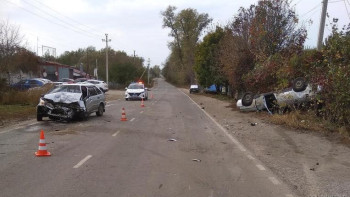 Трое людей пострадали при столкновении ВАЗов в Усманском районе