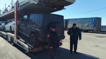 Росгвардейцы Липецкой области задержали автовоз с угнанным автомобилем