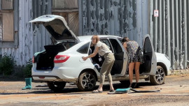 Легковушки затопило из-за порыва воды на Катукова в Липецке