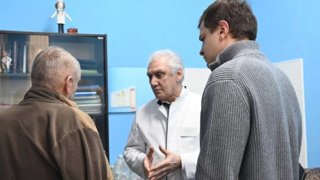 Мэр Ельца Вячеслав Жабин навестил пострадавшего от налета БПЛА