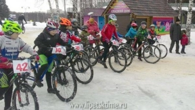 Зимняя велогонка состоялась в парке Победы