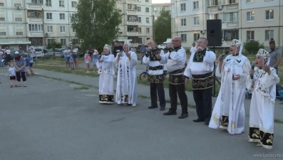 Волонтеры организовали праздник во дворе (видео)