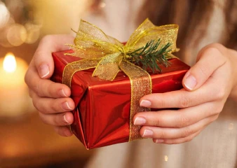 Липчане выбрали деньги и путешествия как самые желанные подарки на Новый год