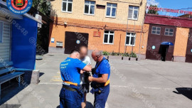 Спасатели Липецка вызволили палец мужчины из кольца-ловушки