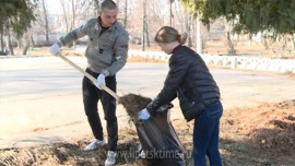 Ельчане приступили к уборке города