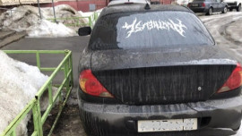 Липецкие автоинспекторы оштрафовали водителя за парковку на тротуаре у подъезда