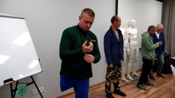 Первые комплекты адаптивной одежды выдал липецкий филиал госфонда «Защитники Отечества» ветеранам СВО