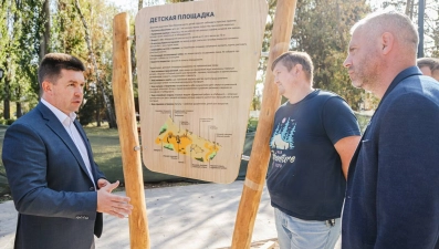 Мэр Липецка Роман Ченцов остался недоволен стройкой детской площадки в Нижнем парке