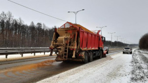 Более 5000 км дорог Липецкой области обрабатывают 60 спецмашин