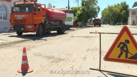 Магистрали в Ельце ремонтируют по программе "Безопасные и качественные дороги"