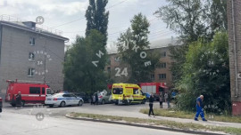 В Липецке на улице Адмирала Макарова горит дом