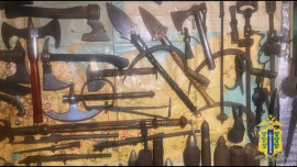 Оружейный арсенал обнаружили полицейские в Тербунском районе