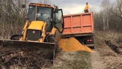 В Липецкой области в селе Никольское под землю провалился МАЗ с песком