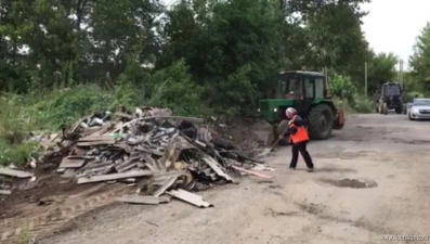 Свалку, обнаруженную блогером, ликвидируют коммунальщики (видео)