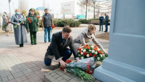 В День космонавтики липчане возложили цветы к памятнику Юрию Гагарину