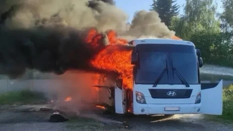 В Липецкой области горел автобус в автоколонне