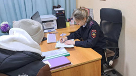 В Липецке подростки катали по улицам надгробие в тележке