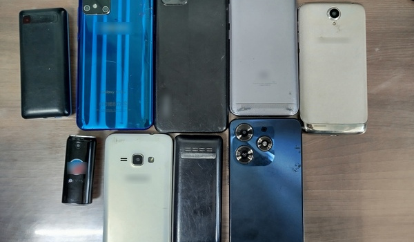 9 мобильных телефонов пытались перебросить в елецкую колонию