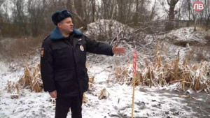 Герой нашего времени: полицейский спас провалившегося под лед ребёнка (видео)