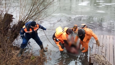 Водолазы достали из реки тело провалившегося под лед липчанина