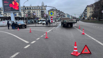 Водитель иномарки пострадал в столкновении с грузовиком в Липецке