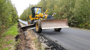 В Задонском районе завершают ремонт дорог к селу Ржавец
