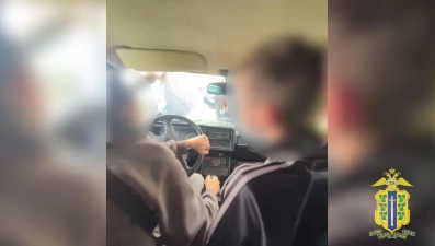 В Липецкой области 16-летний подросток за рулем автомобиля привлек внимание полицейских