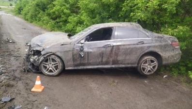 В Липецкой области на трассе «Дон» перевернулся «Мерседес»