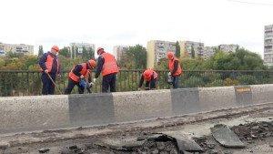 В Липецке продолжается ремонт переправы через Каменный лог