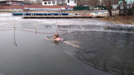 Липецкие моржи отметили день плавания в ледяной воде