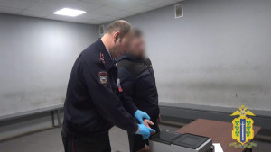 Петербуржец крал вещи из салонов автомобилей в Липецке